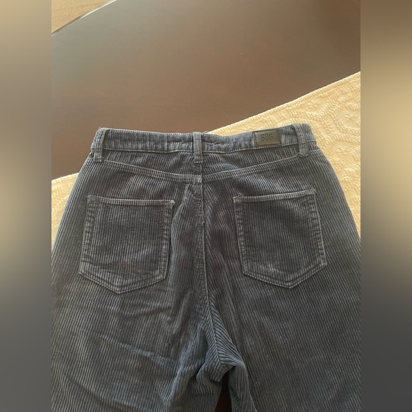 Women’s Pants - Picture 4 of 6